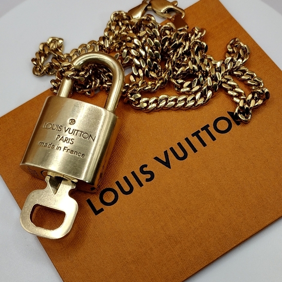 Louis Vuitton Lock & Key Authentic - Picture 7 of 9
